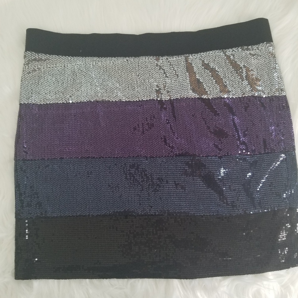 Mini skirt - Picture 3 of 3